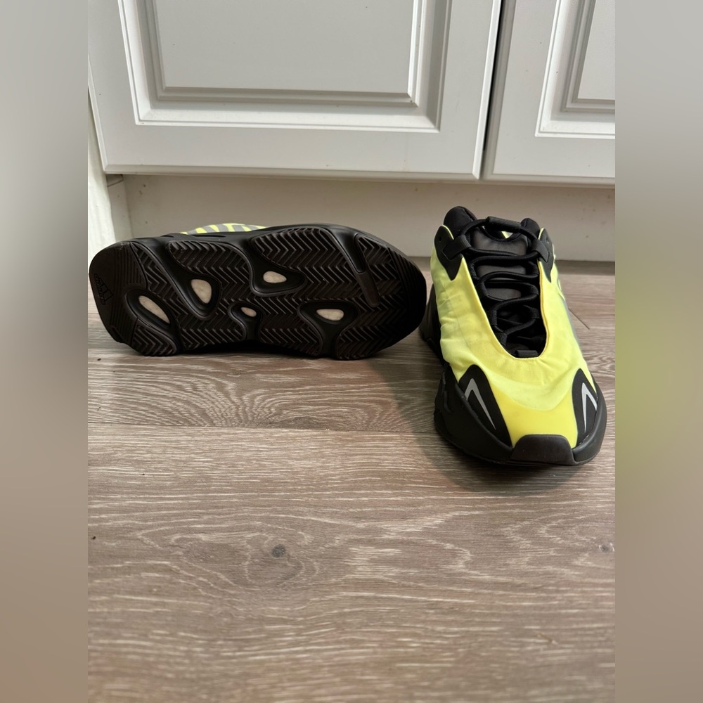 Yeezy Boost 700 MNVN            
'Phosphor' Men’s Size 8/ Women’s Size 9 - Picture 4 of 11